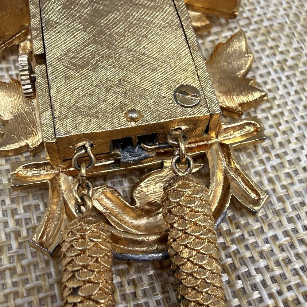 1960s Crown Trifari Gold Plate Cuckoo Clock Watch Necklace - Picture 12 of 16